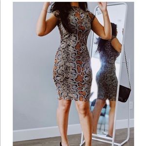 Fashion Nova midi dress size sml snake print tight